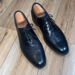 Men’s Cole Haan perforated leather dress shoes lace up